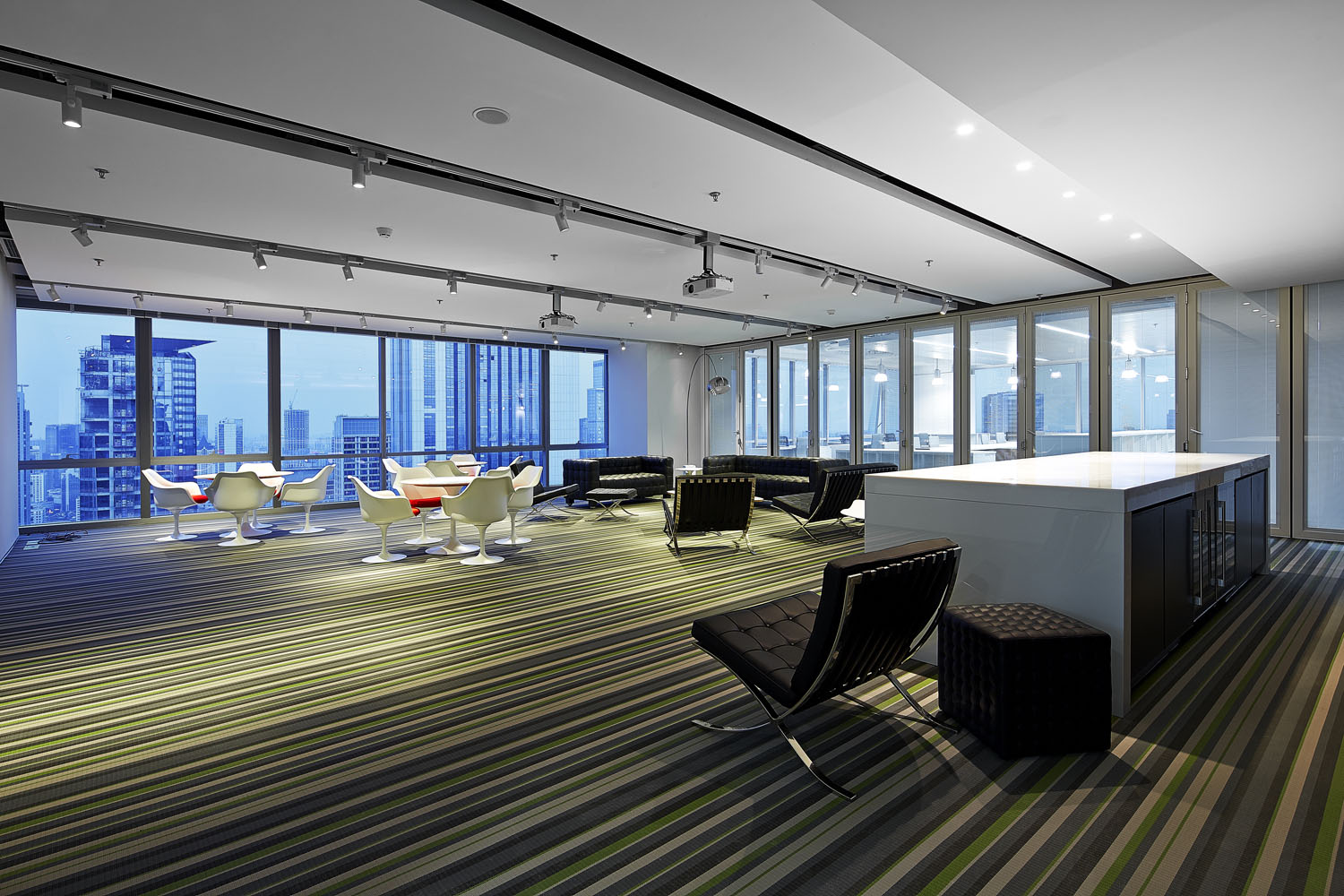 成都時(shí)代一號(hào) 辦公室裝修(圖16) 成都時(shí)代一號(hào) 辦公室裝修(圖16)