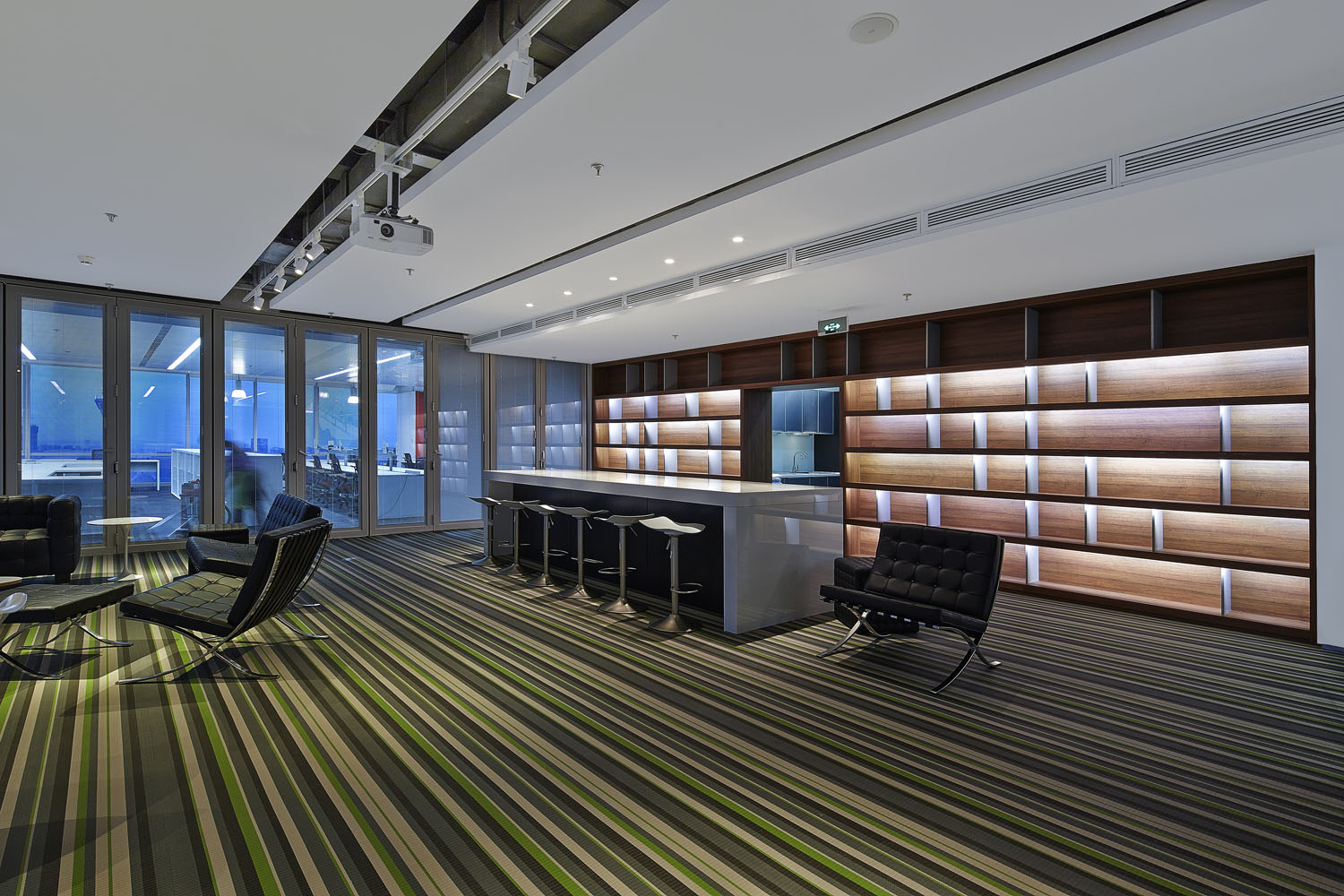 成都時(shí)代一號(hào) 辦公室裝修(圖15) 成都時(shí)代一號(hào) 辦公室裝修(圖15)